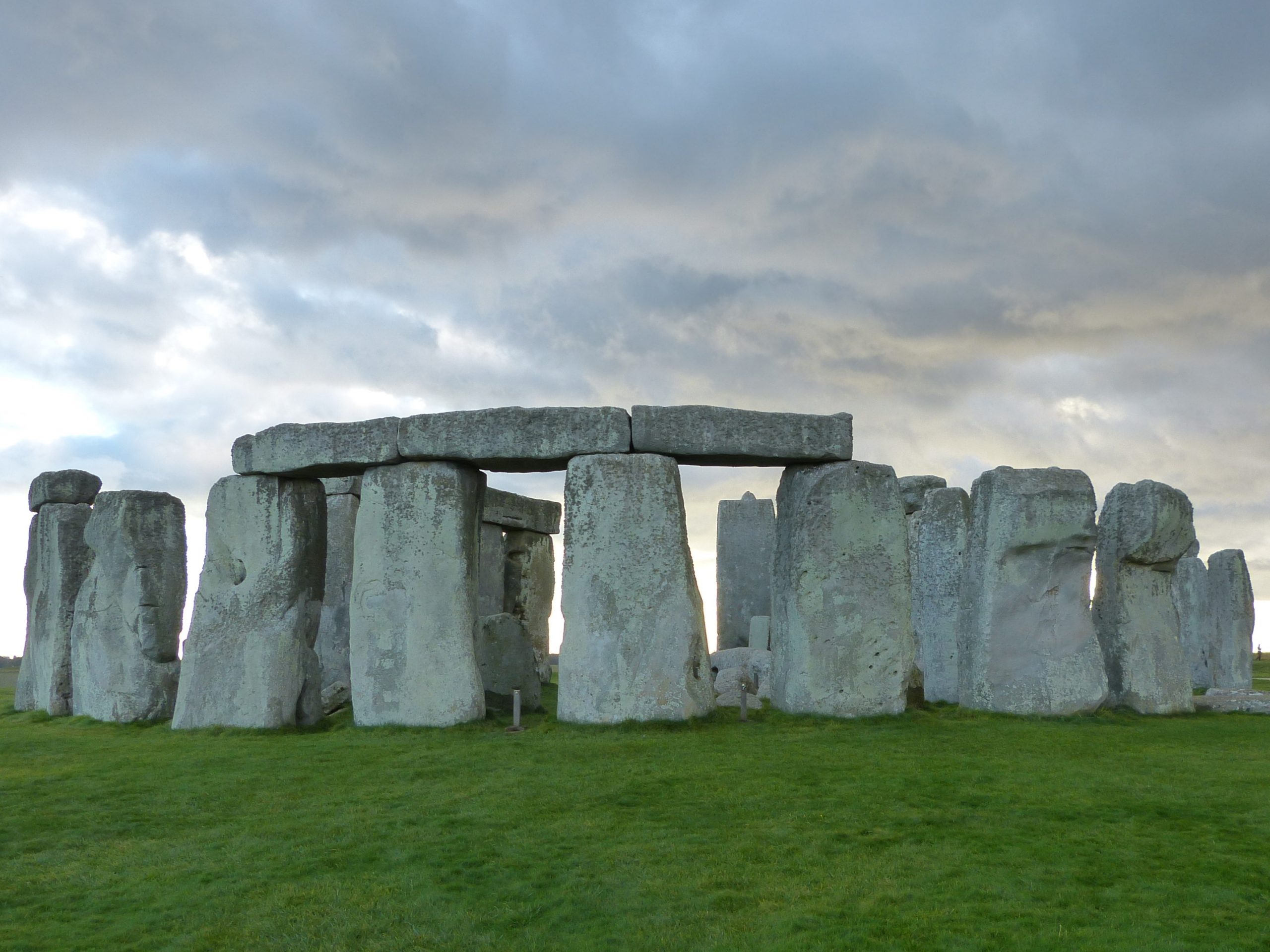 stonehenge guided tours uk